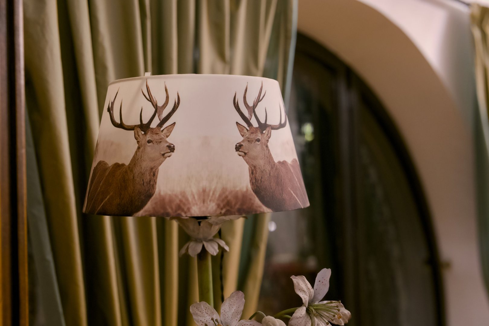 Art. History. Experience. – Descoperă camera secretă a poker room-ului privat din București 2 Art. History. Experience. – Descoperă camera secretă a poker room-ului privat din București